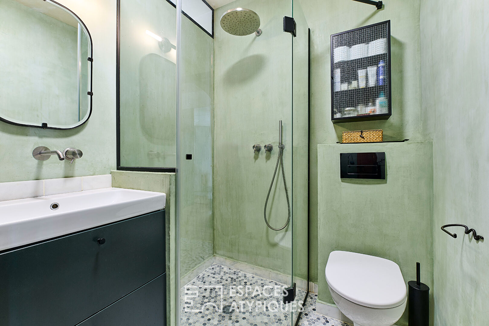 Appartement traversant en étage élevé avec balcon et vue Sacré-Coeur