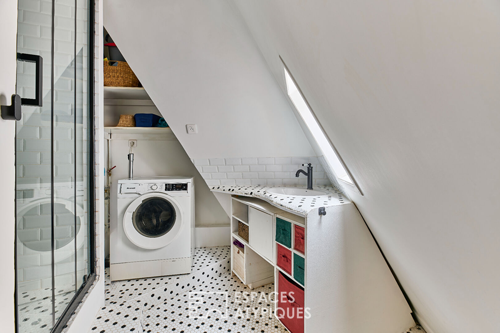 Dernier étage Montmartrois avec balcons et vues aux Abbesses