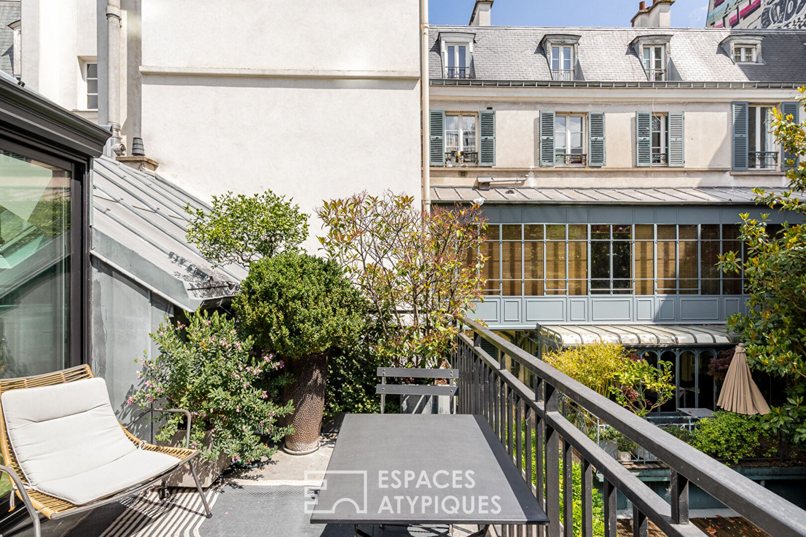 Dernier étage rénové par architecte avec terrasse – Quartier South Pigalle