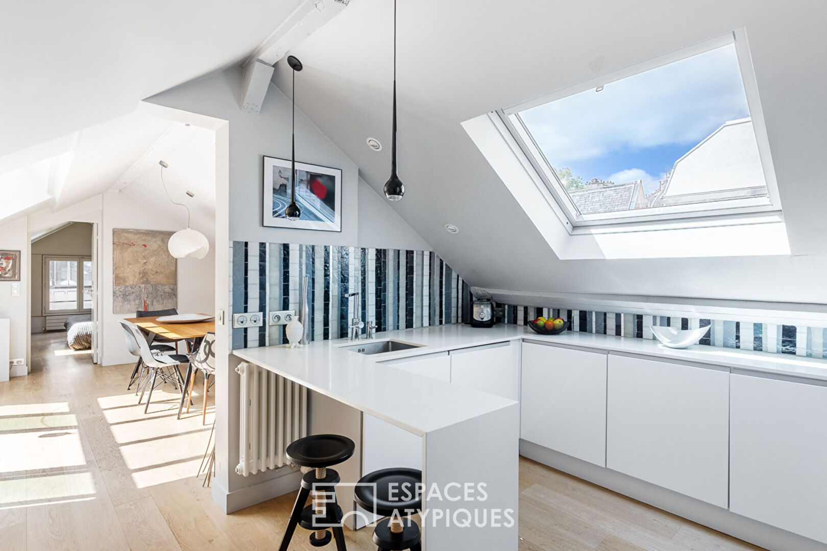 Dernier étage rénové par architecte avec terrasse – Quartier South Pigalle