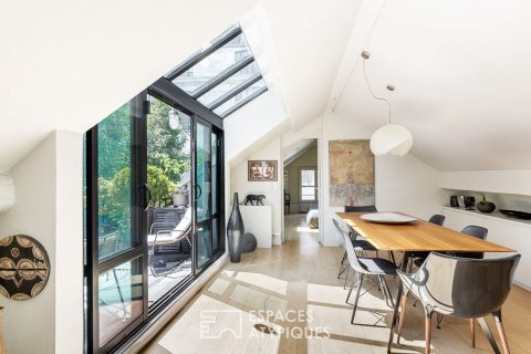 Dernier étage rénové par architecte avec terrasse – Quartier South Pigalle