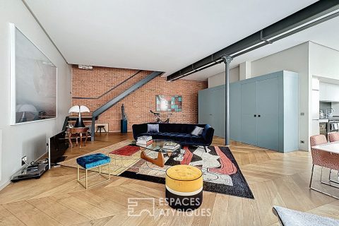 Duplex dernier étage esprit loft rénové par architecte proche Place des Victoires