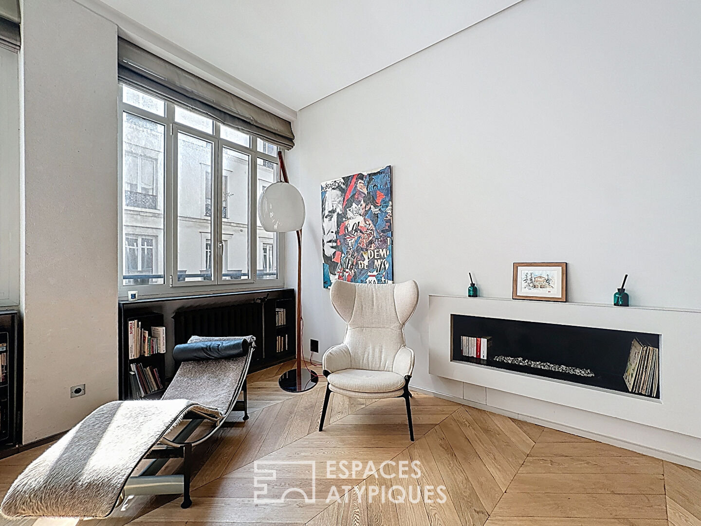 Duplex dernier étage esprit loft rénové par architecte proche Place des Victoires