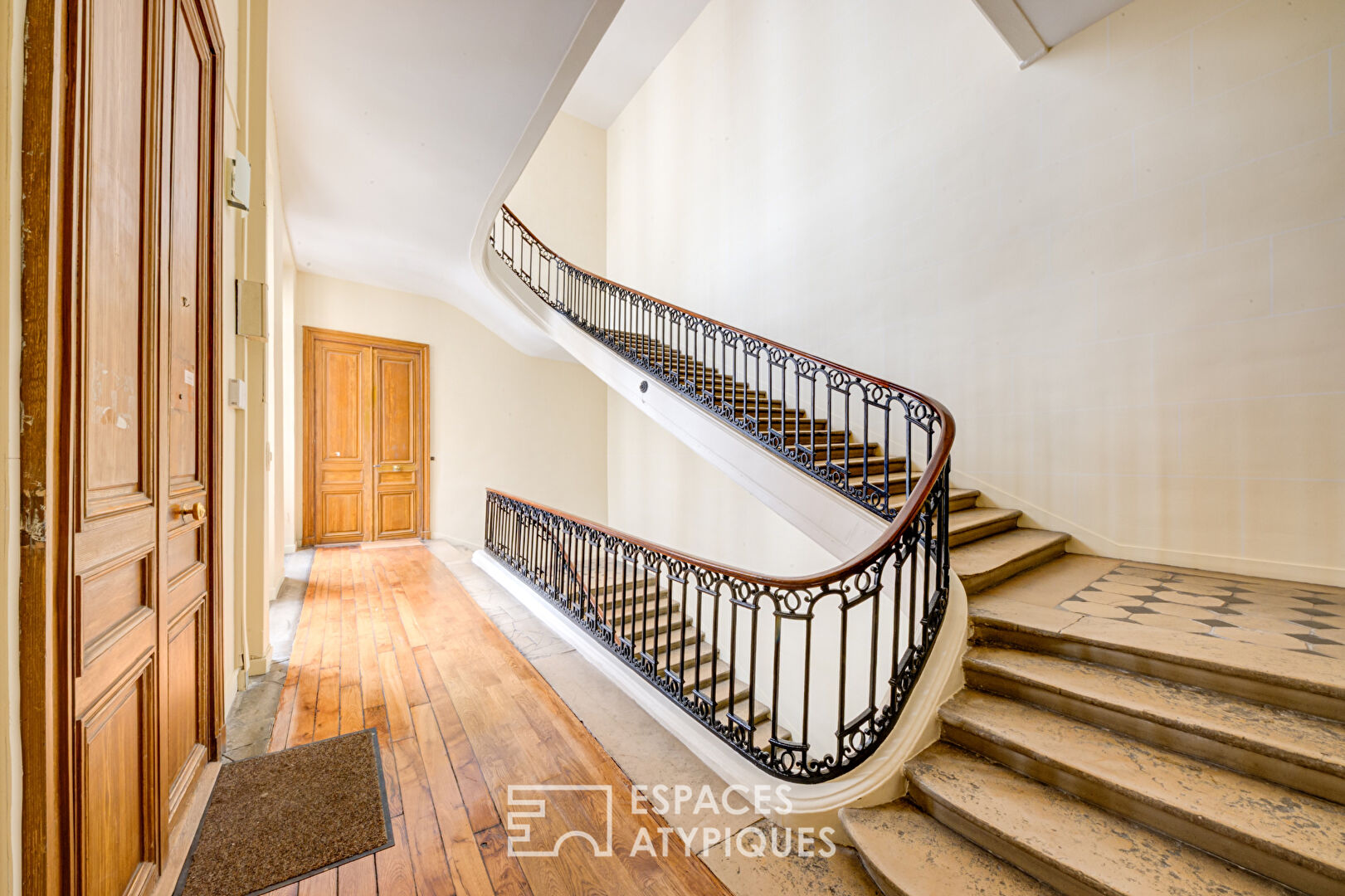 Appartement rénové par architecte dans ancien hôtel particulier – Drouot-Cadet