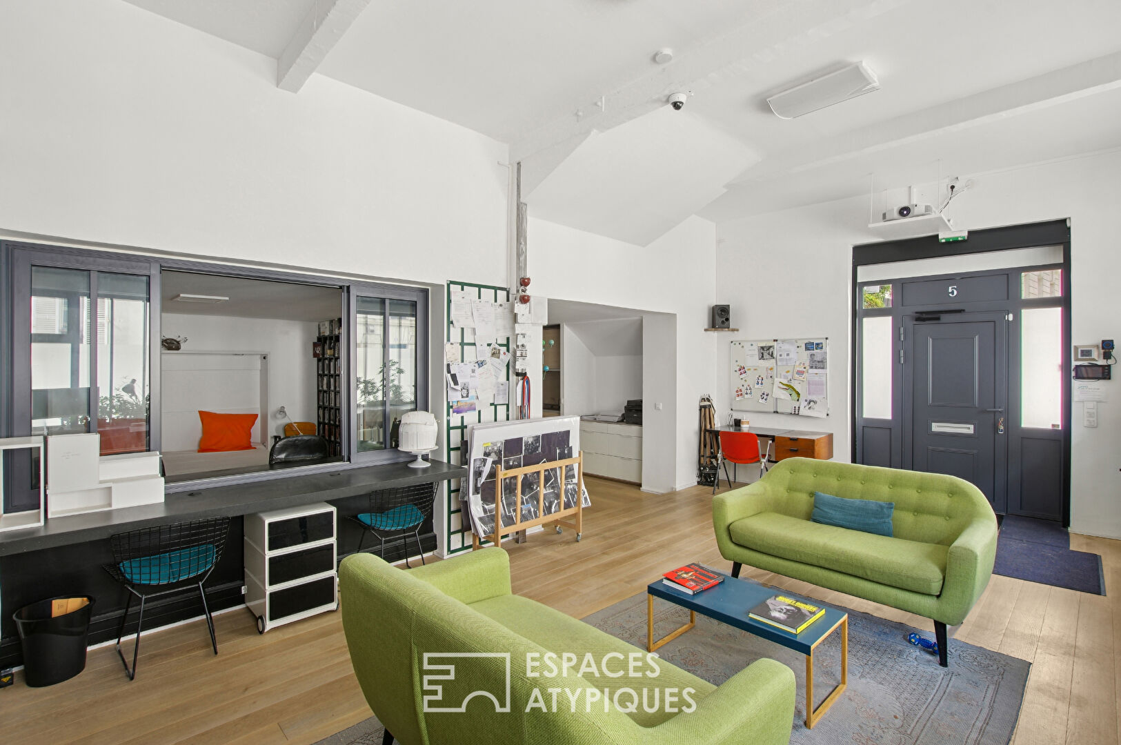 Maison de ville mixte esprit loft au coeur des Abbesses