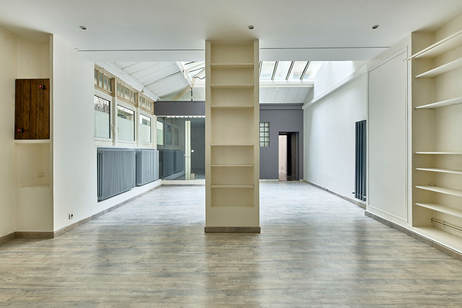 Loft with skylight near Square Montholon and Marché Cadet