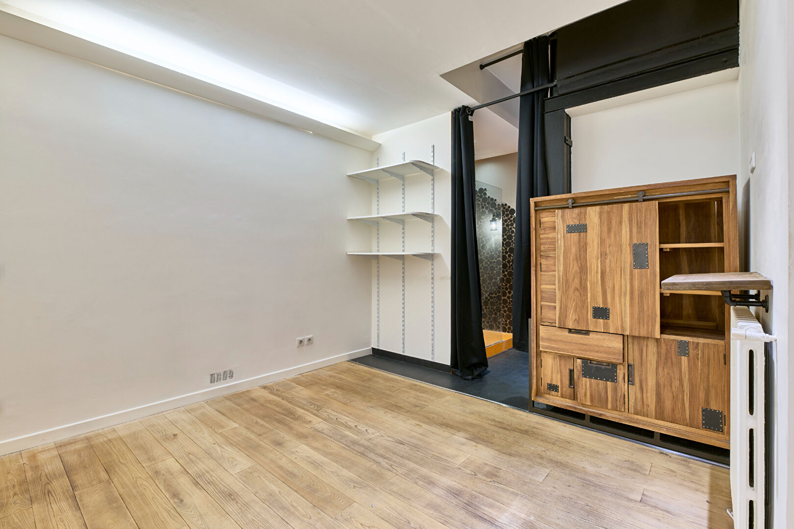 Loft with skylight near Square Montholon and Marché Cadet
