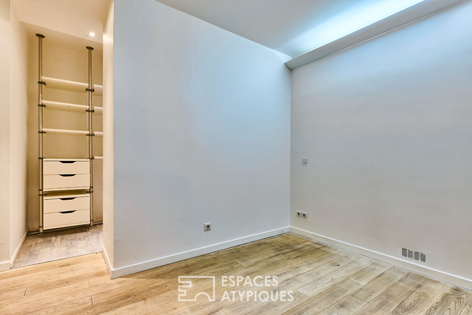 Loft with skylight near Square Montholon and Marché Cadet