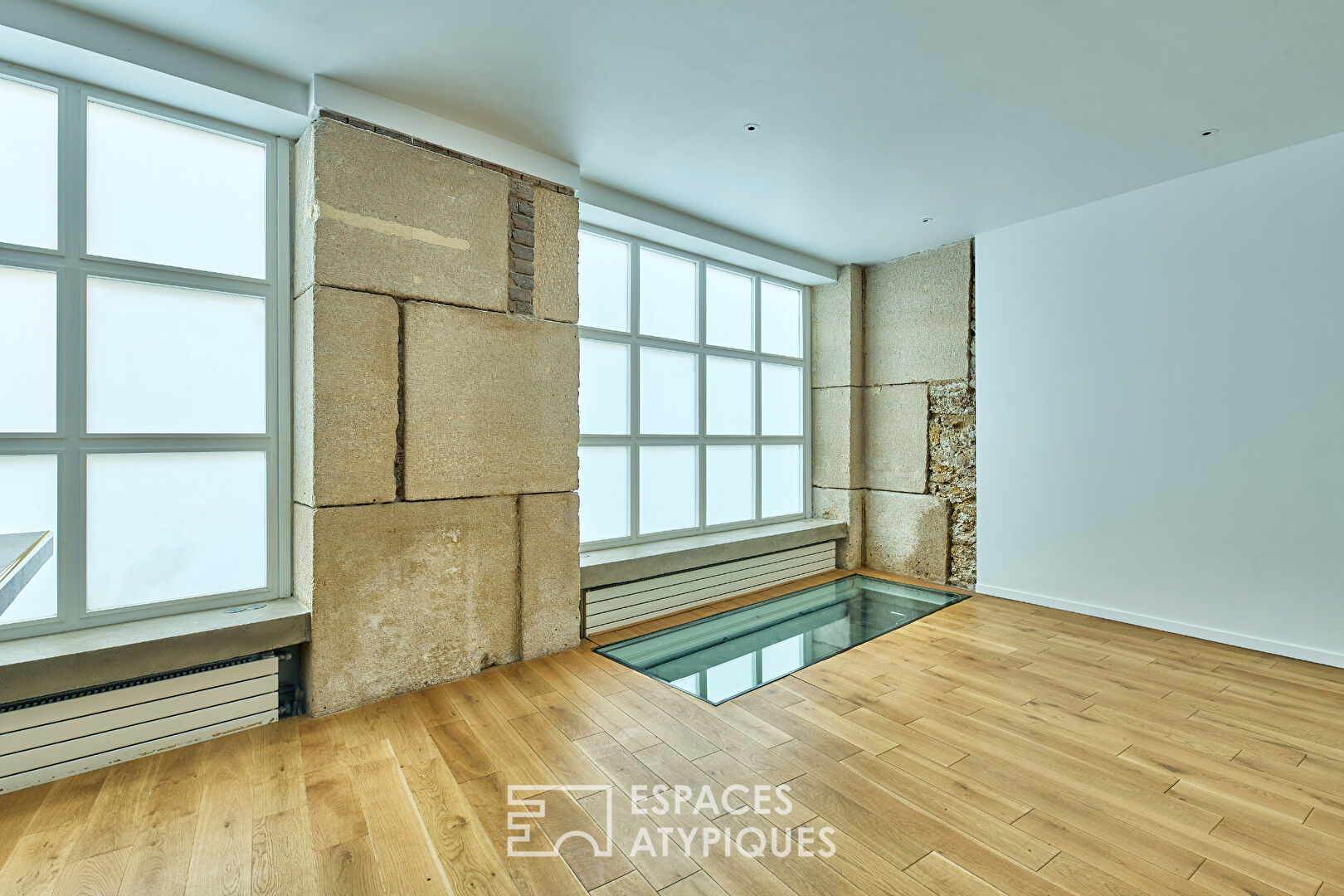 Ancien studio photo transformé en triplex à Marcadet – Poissonniers