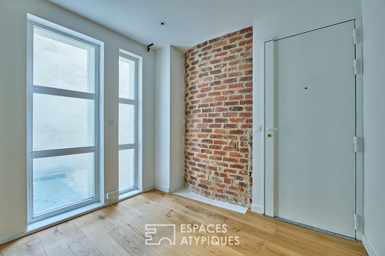 Ancien studio photo transformé en triplex à Marcadet – Poissonniers