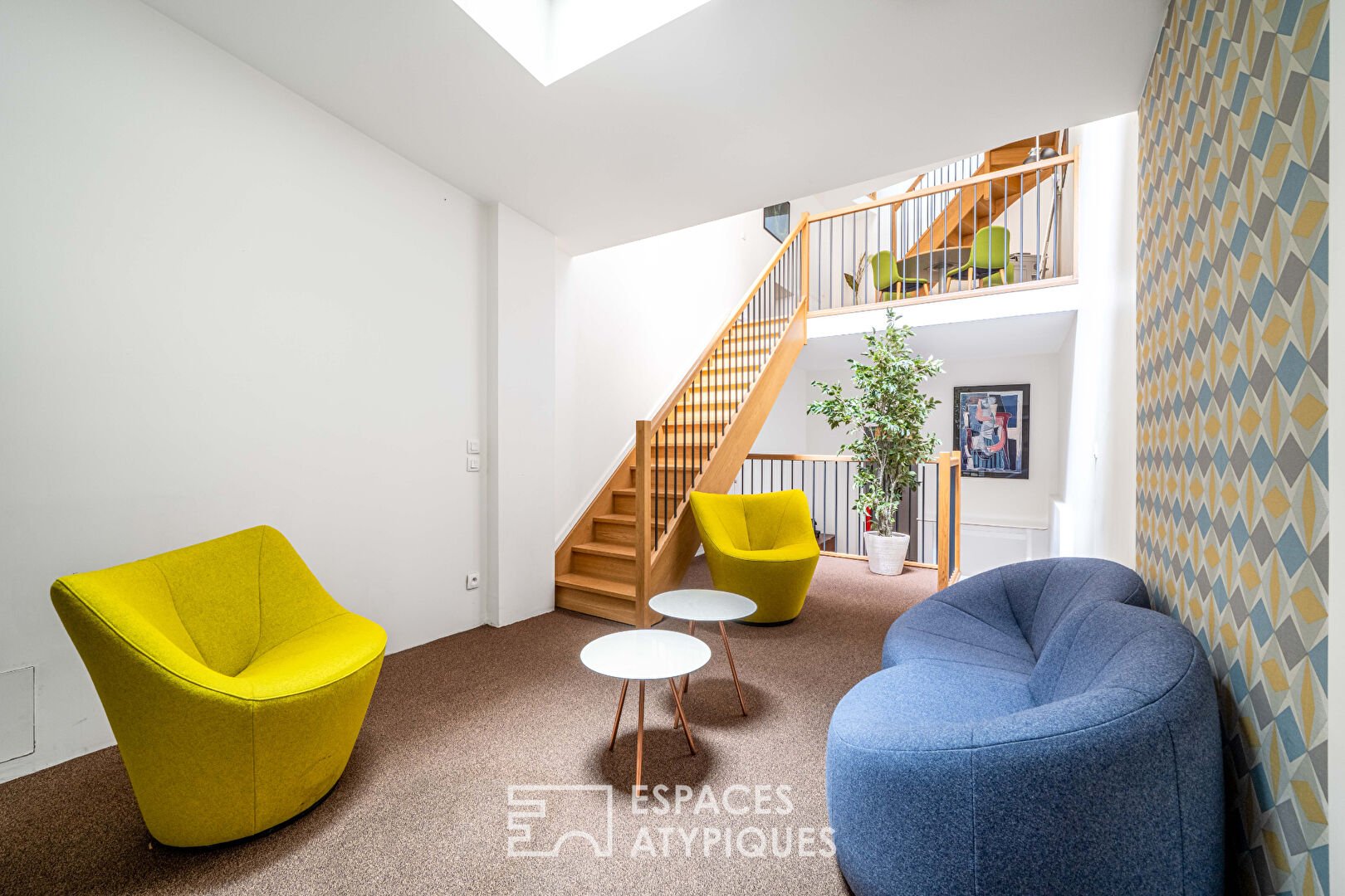 Triplex premises renovated into offices near Etoile – Place des Ternes