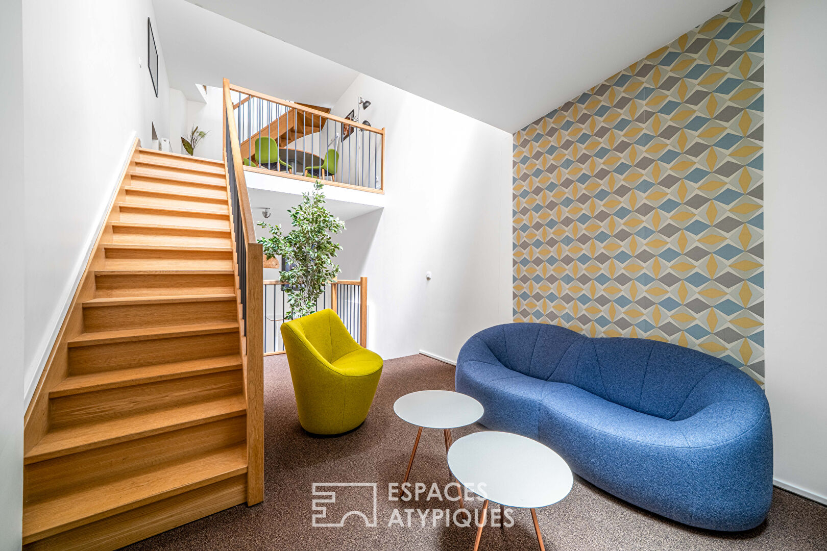 Triplex premises renovated into offices near Etoile – Place des Ternes
