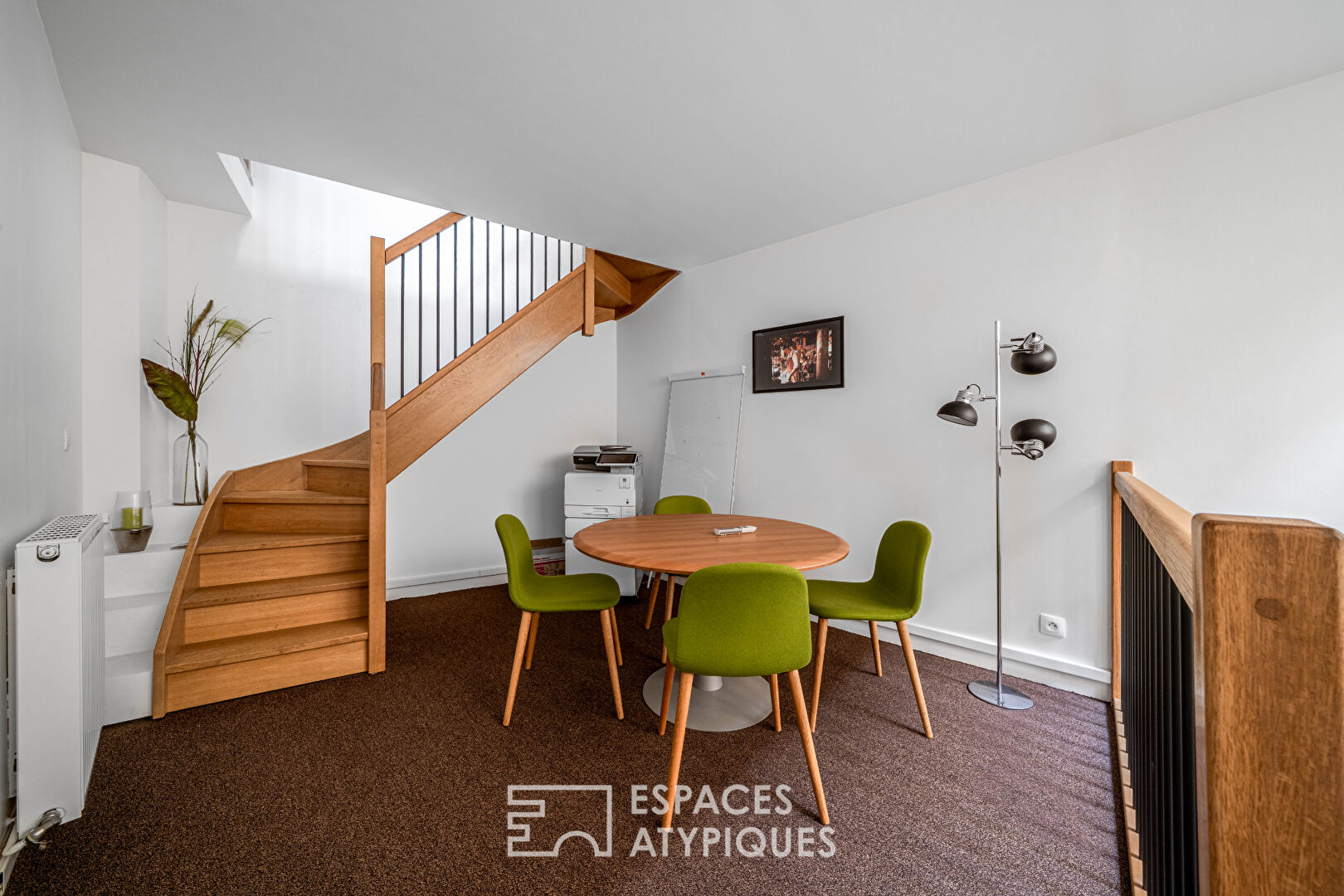 Triplex premises renovated into offices near Etoile – Place des Ternes