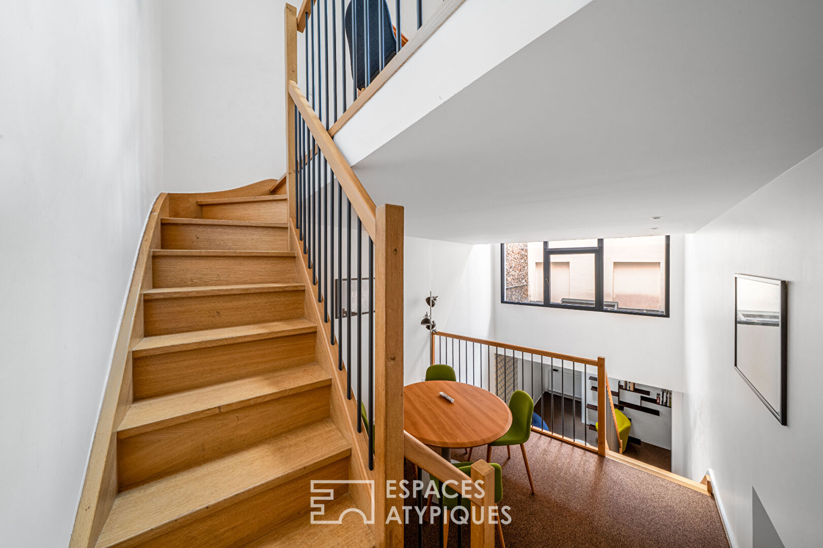 Triplex premises renovated into offices near Etoile – Place des Ternes