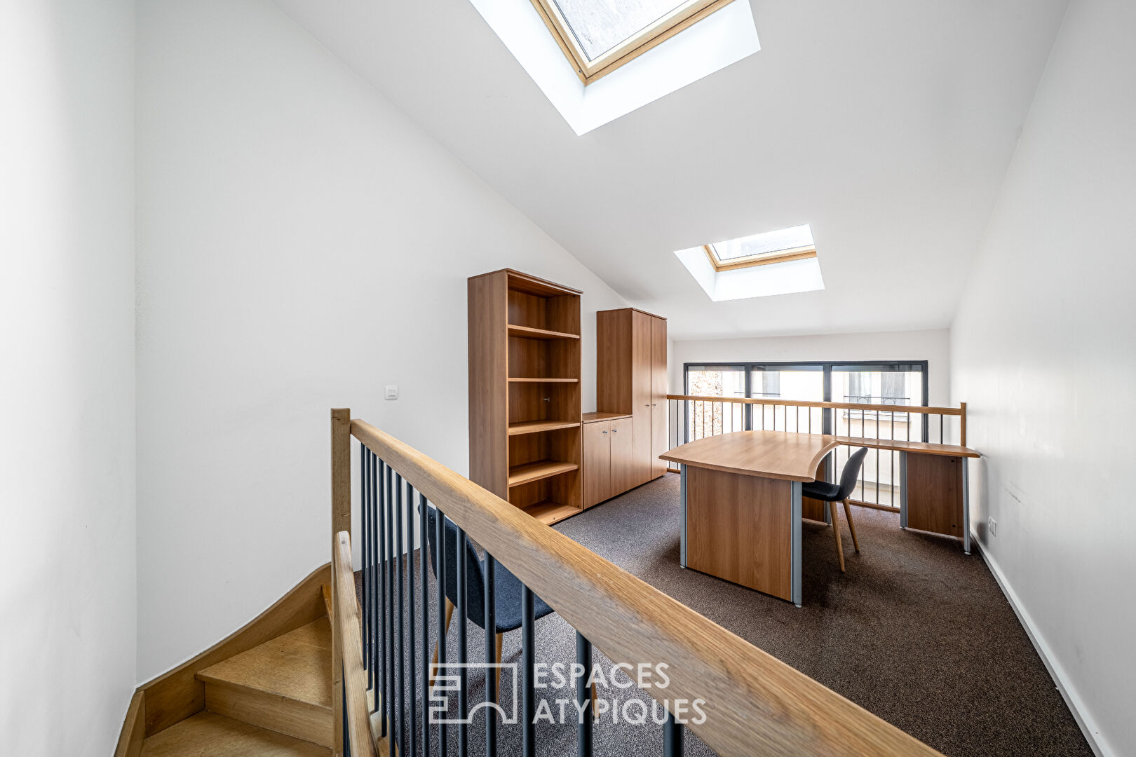 Triplex premises renovated into offices near Etoile – Place des Ternes