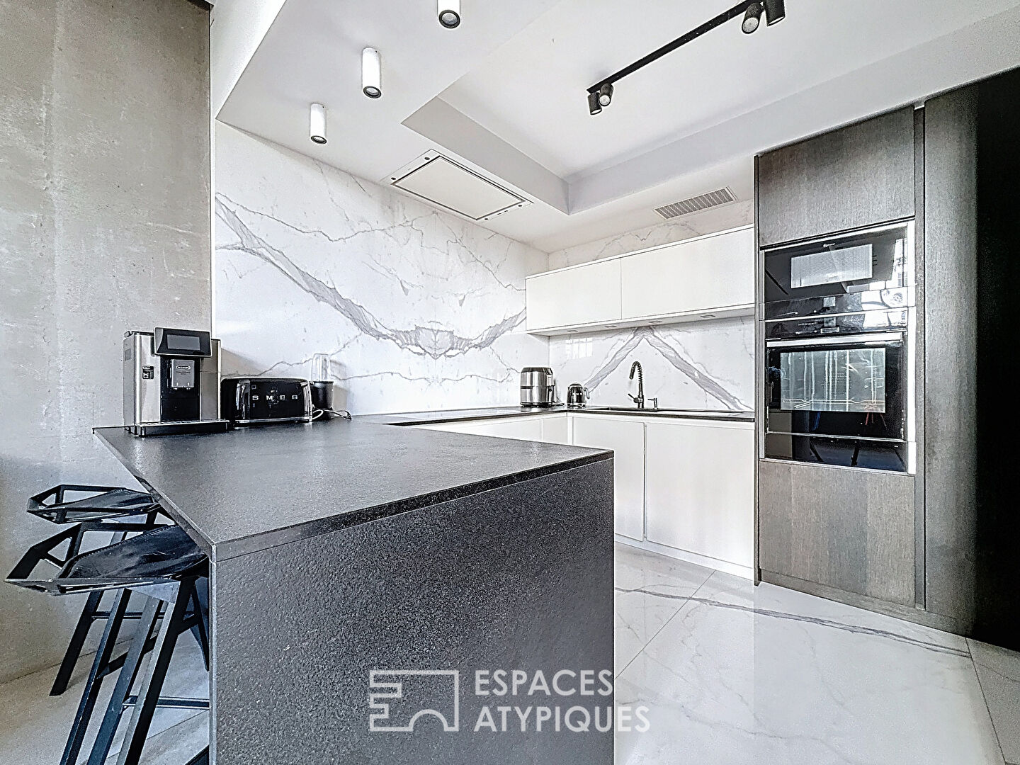 Ancien atelier d’artiste aménagé en loft familial d’exception – Wagram-Pereire