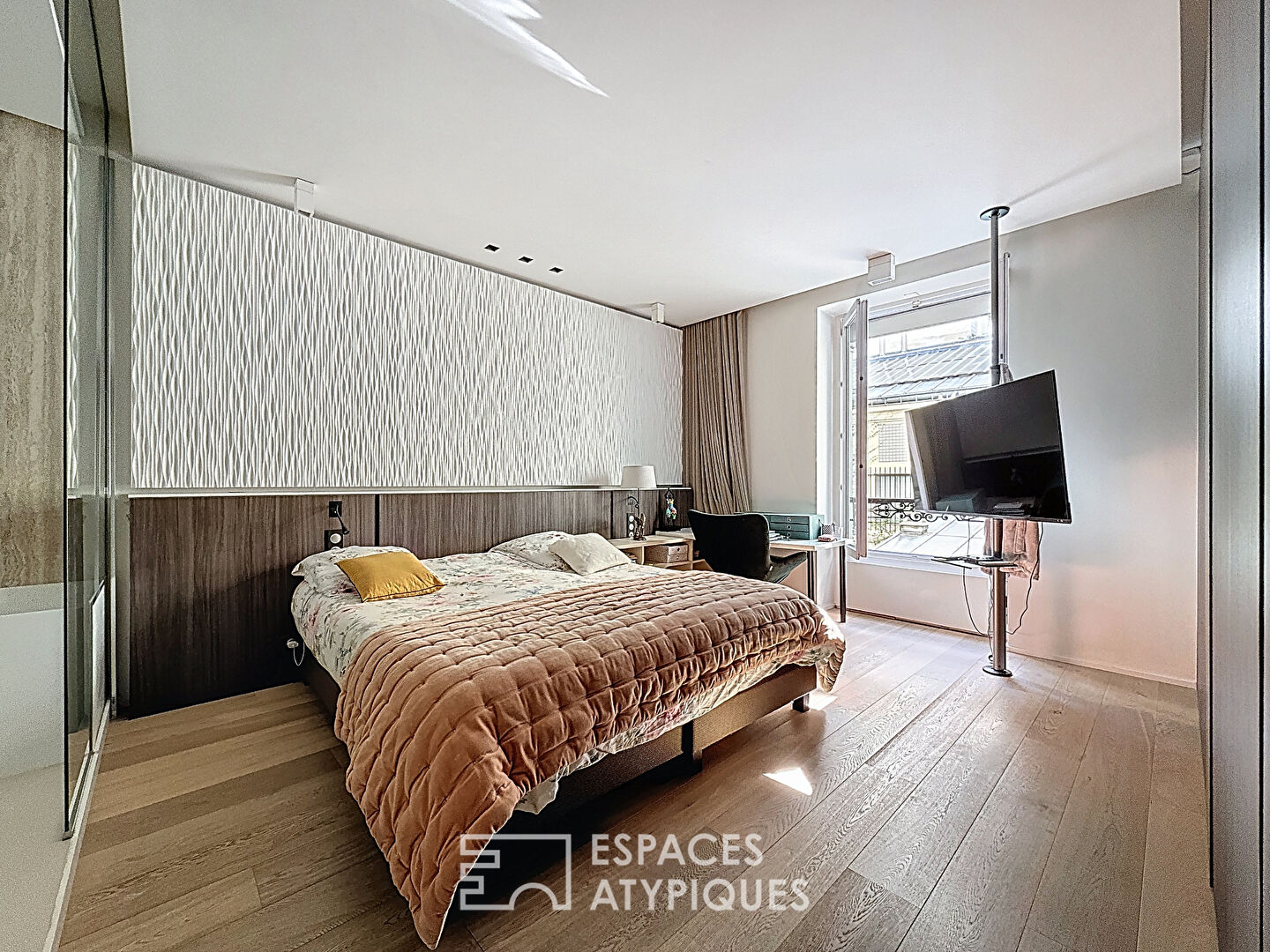 Ancien atelier d’artiste aménagé en loft familial d’exception – Wagram-Pereire