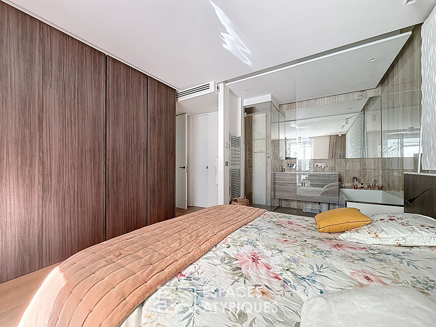 Ancien atelier d’artiste aménagé en loft familial d’exception – Wagram-Pereire