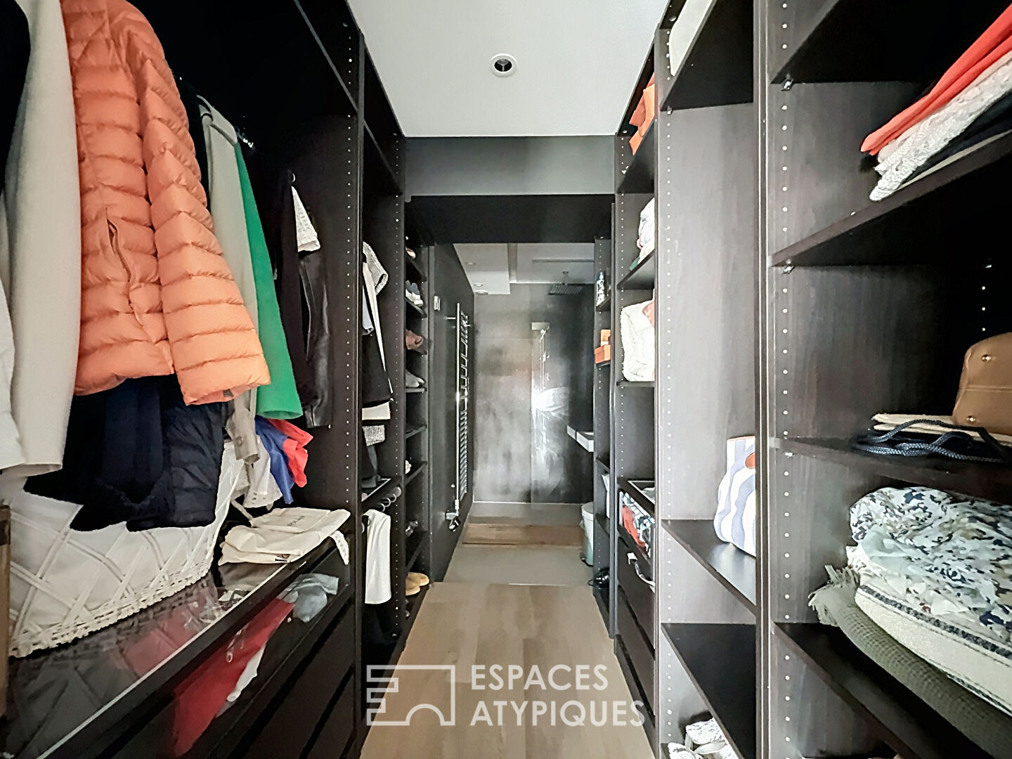 Ancien atelier d’artiste aménagé en loft familial d’exception – Wagram-Pereire