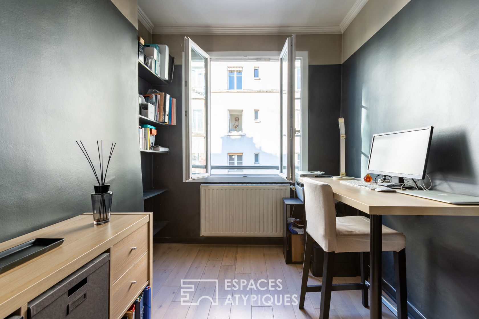 Dernier étage traversant sous les toits – Village d’Auteuil