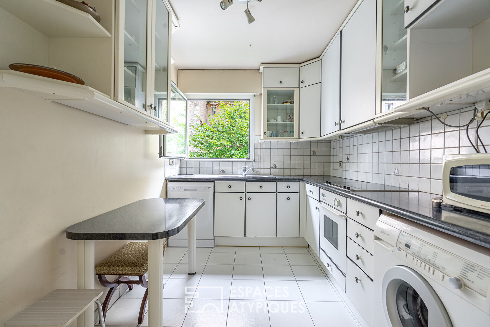 Appartement familial traversant à relifter – Jasmin-Auteuil