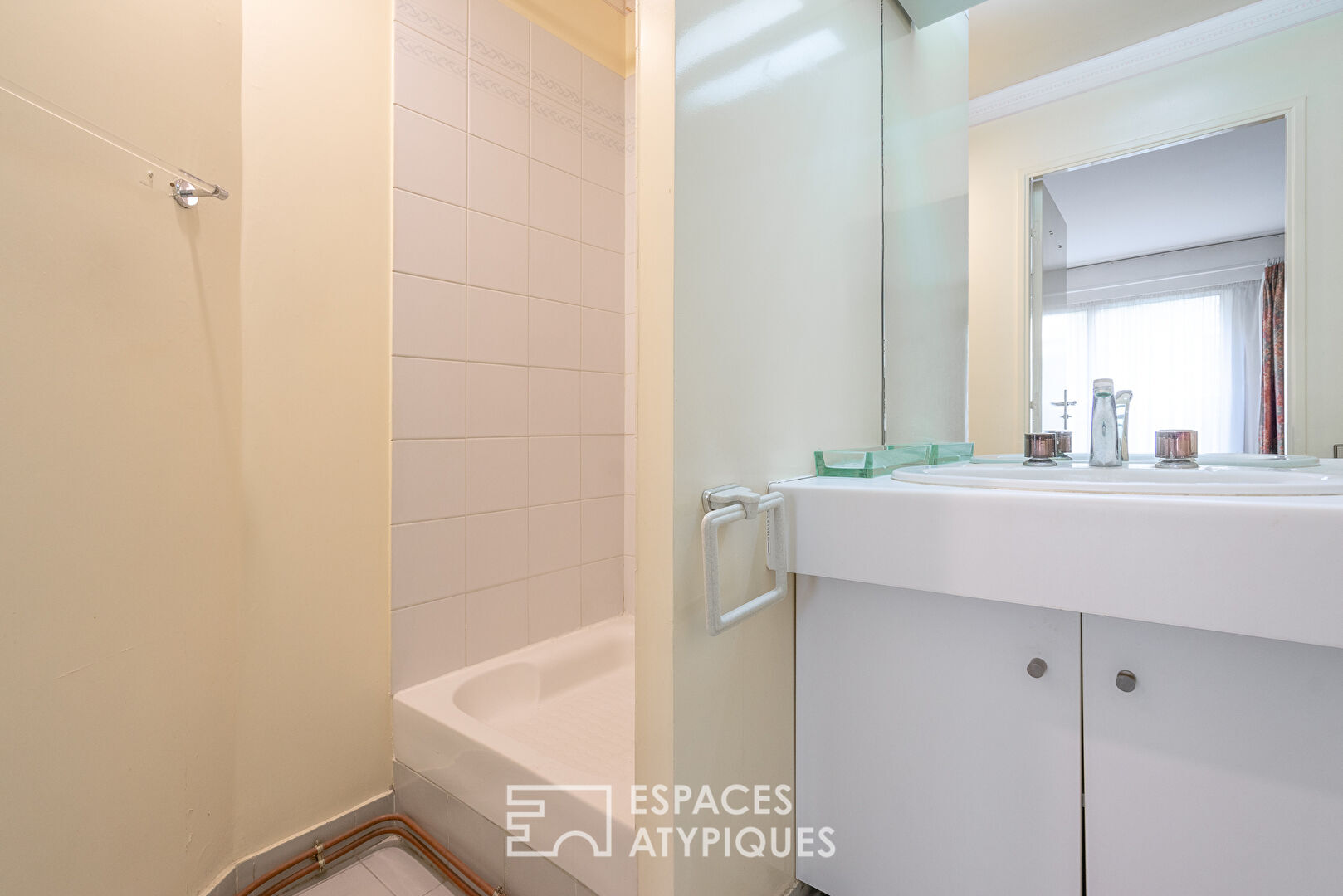 Appartement familial traversant à relifter – Jasmin-Auteuil