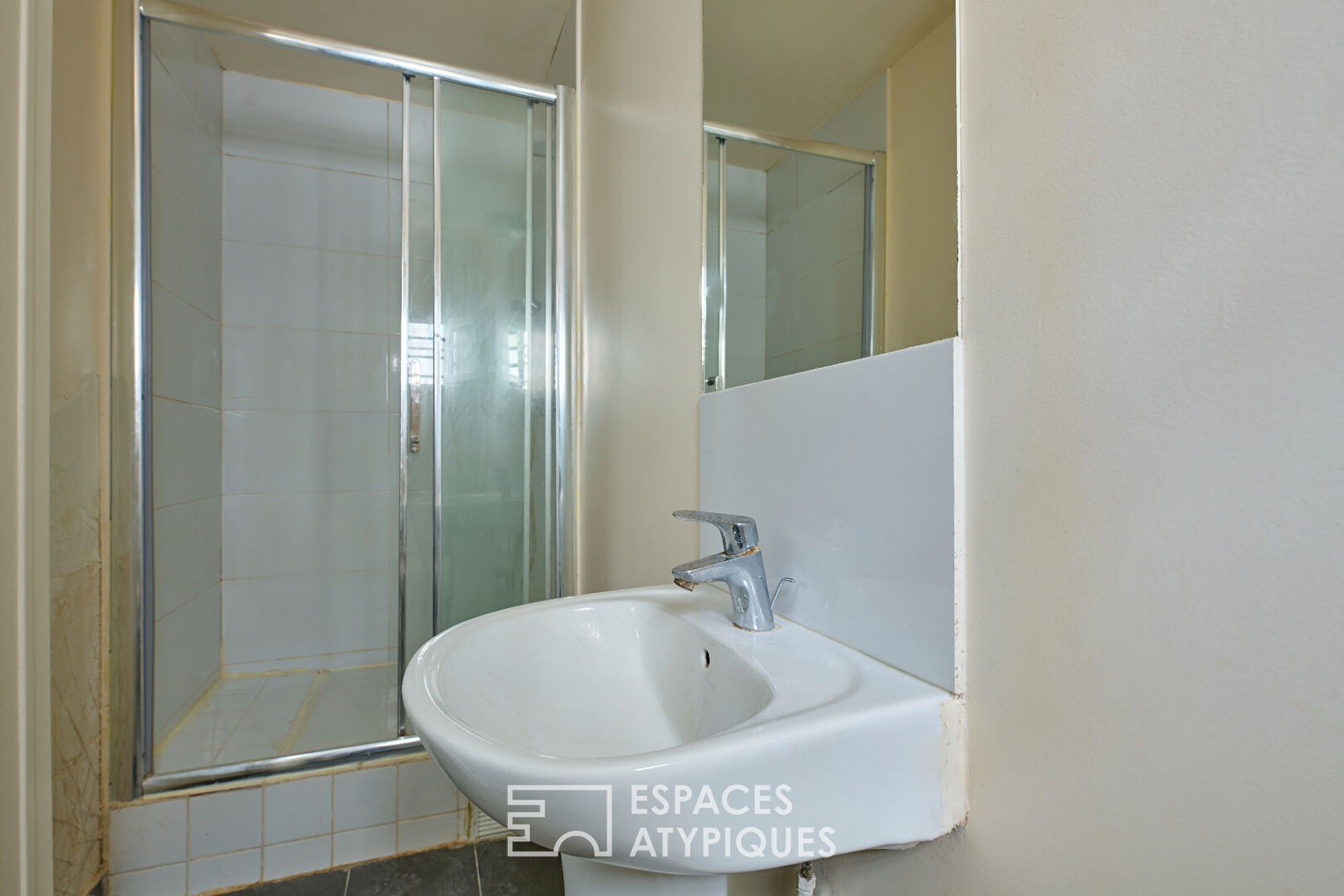 Ensemble de deux lots à réunir et à rénover aux Abbesses