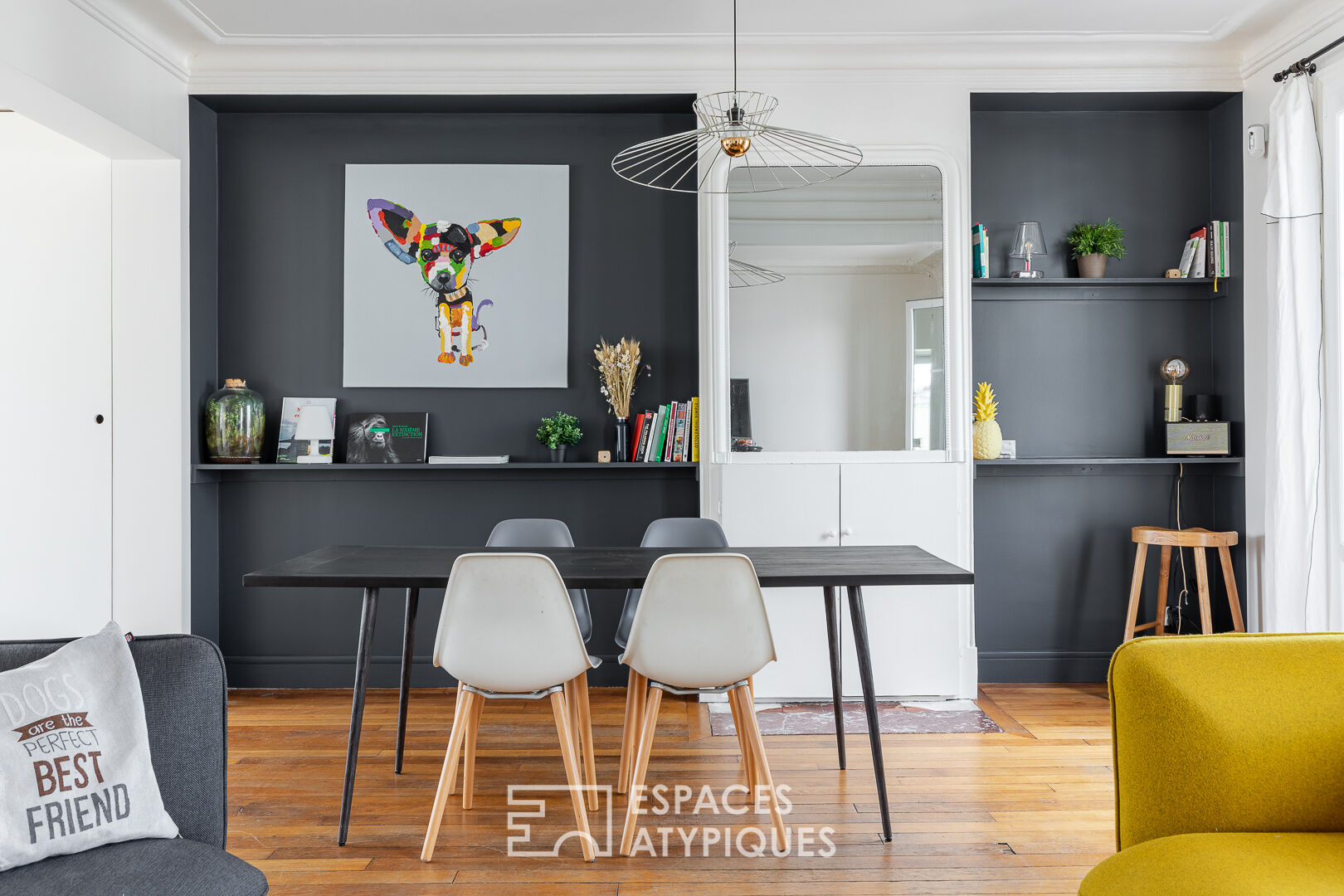 Duplex traversant avec balcon en dernier étage d’un immeuble Haussmannien