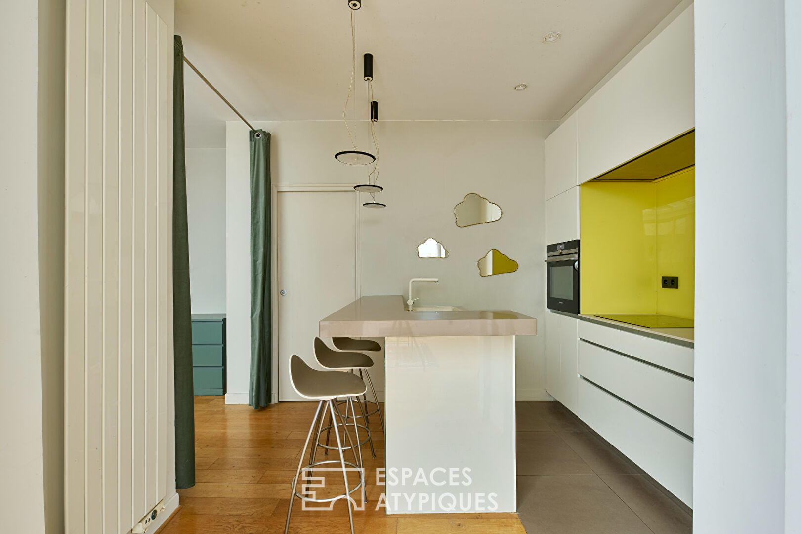 Ancien atelier de confection transformé en loft d’architecte – Marché Cadet