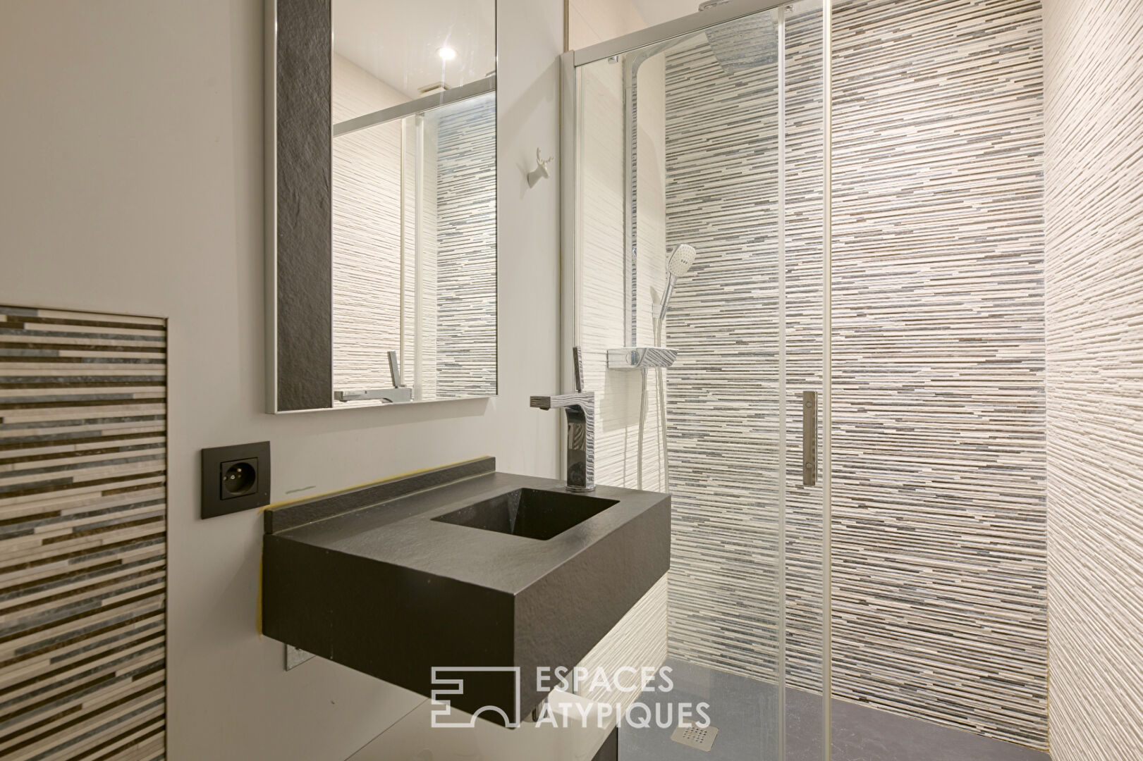 Ancien atelier de confection transformé en loft d’architecte – Marché Cadet