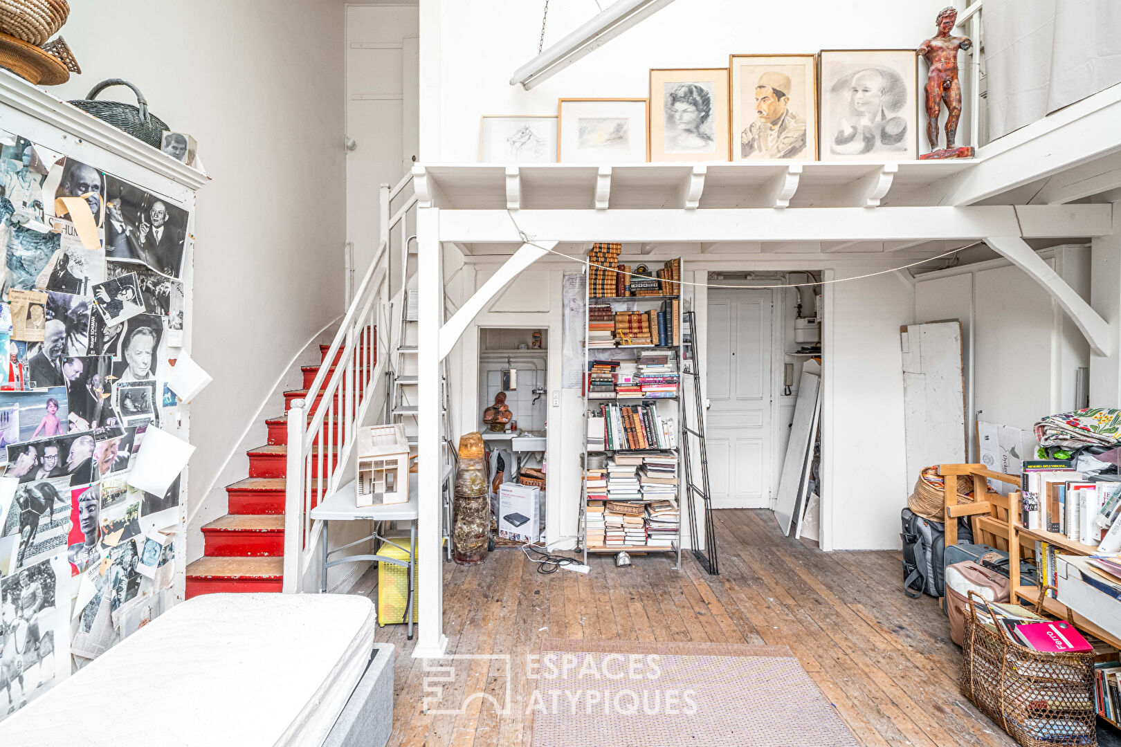 Authentique atelier d&rsquo;artiste en dernier étage à rénover – Place de Mexico