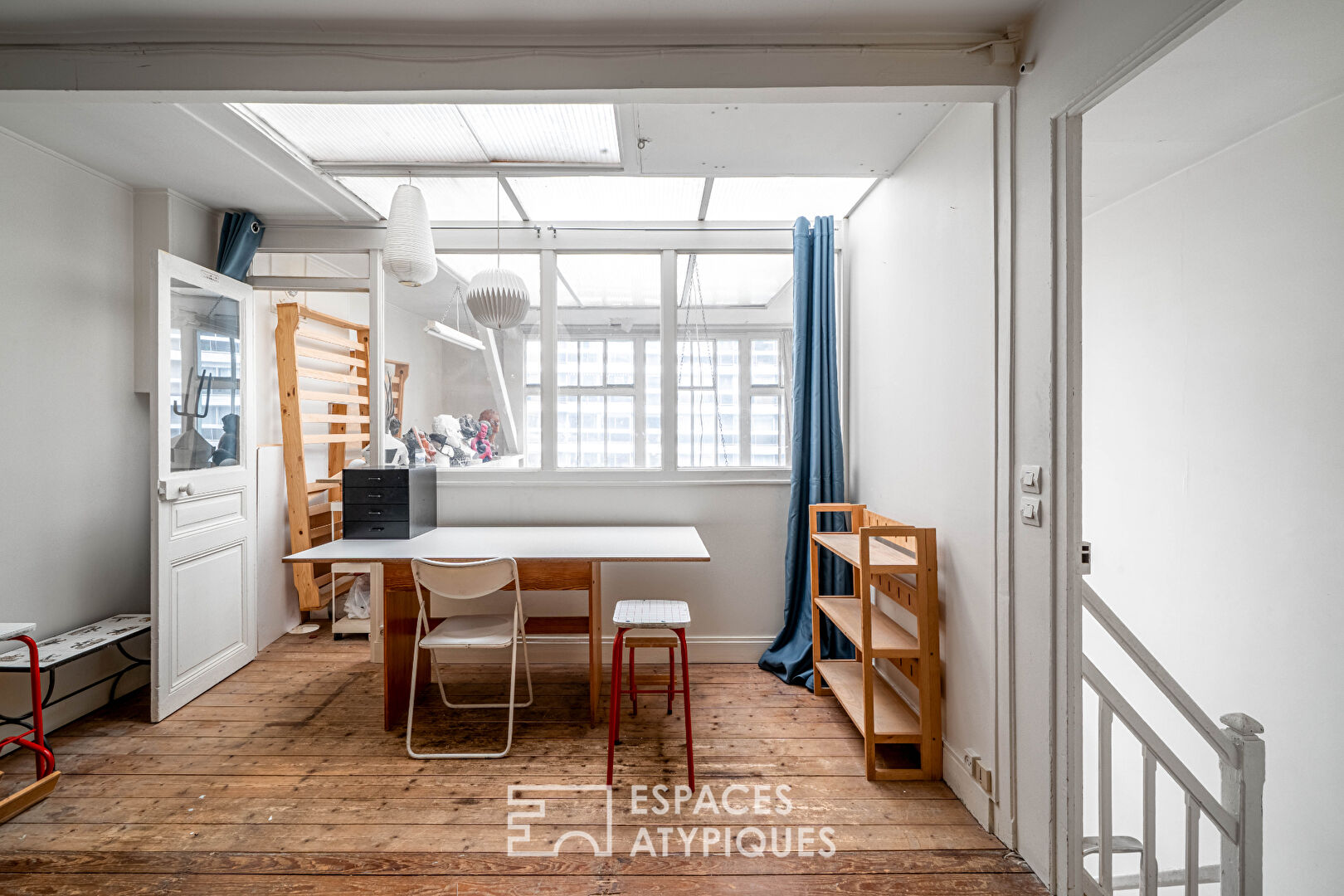 Authentique atelier d&rsquo;artiste en dernier étage à rénover – Place de Mexico