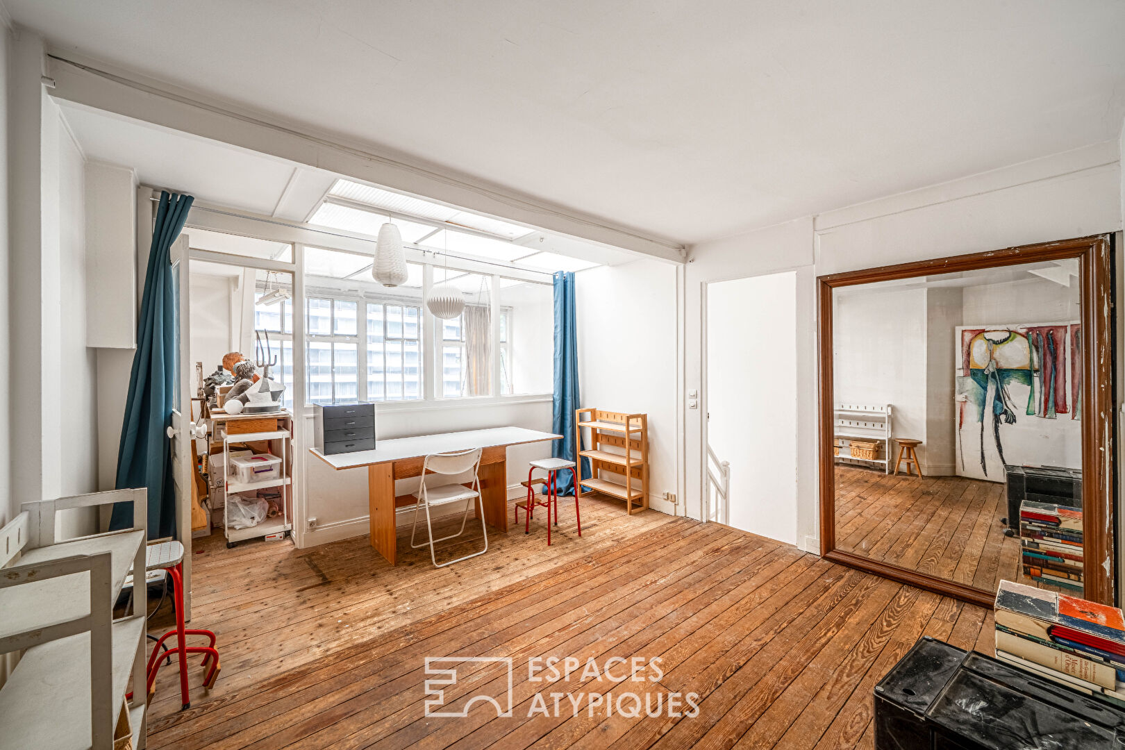 Authentique atelier d&rsquo;artiste en dernier étage à rénover – Place de Mexico