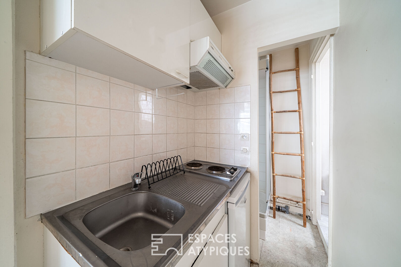 Authentique atelier d&rsquo;artiste en dernier étage à rénover – Place de Mexico