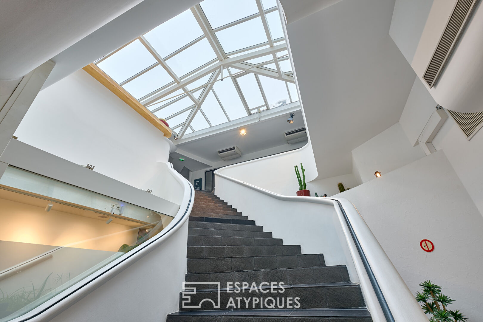 Bureaux de caractère avec fort rendement locatif – Quartier Ternes