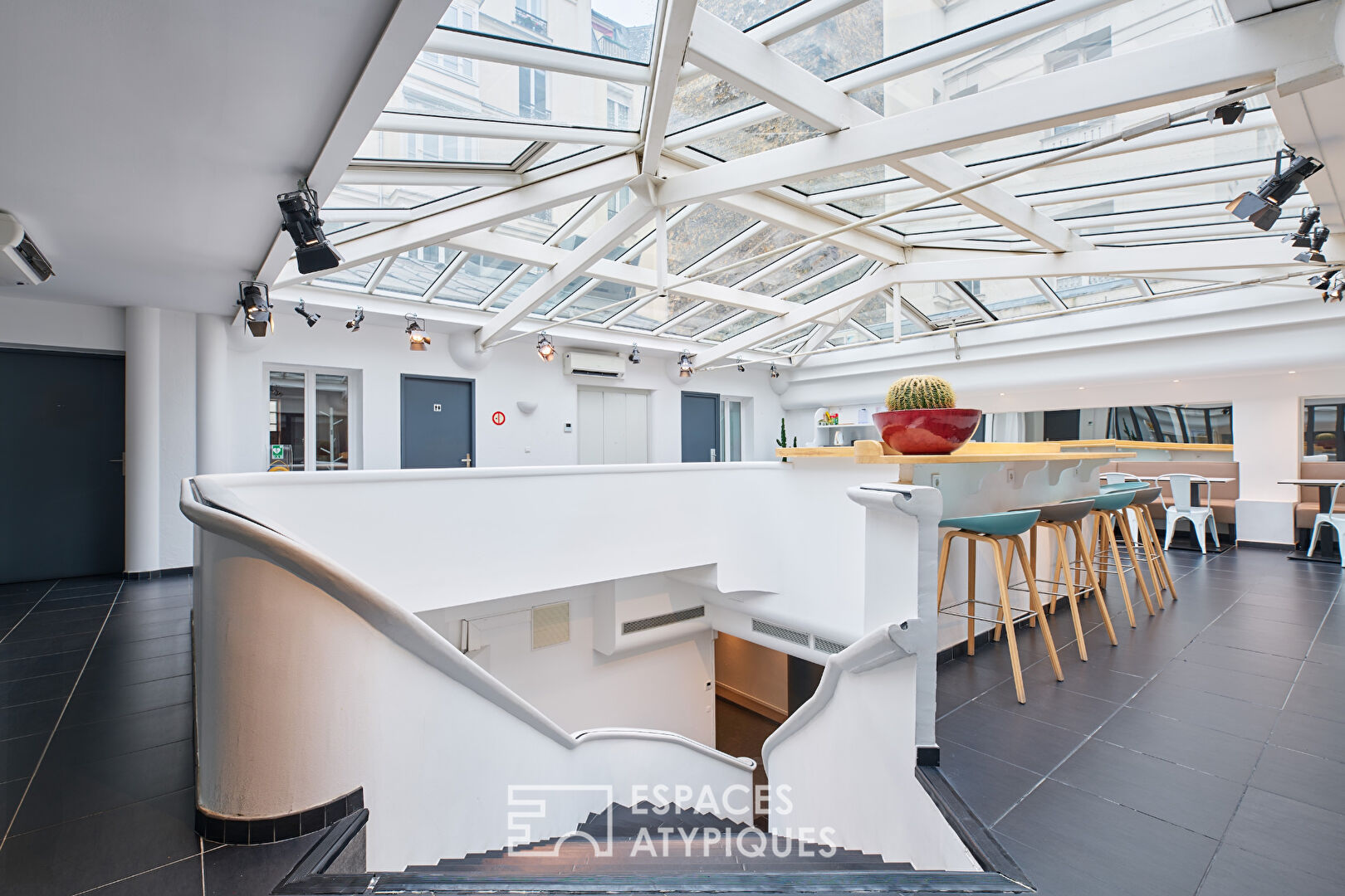 Bureaux de caractère avec fort rendement locatif – Quartier Ternes