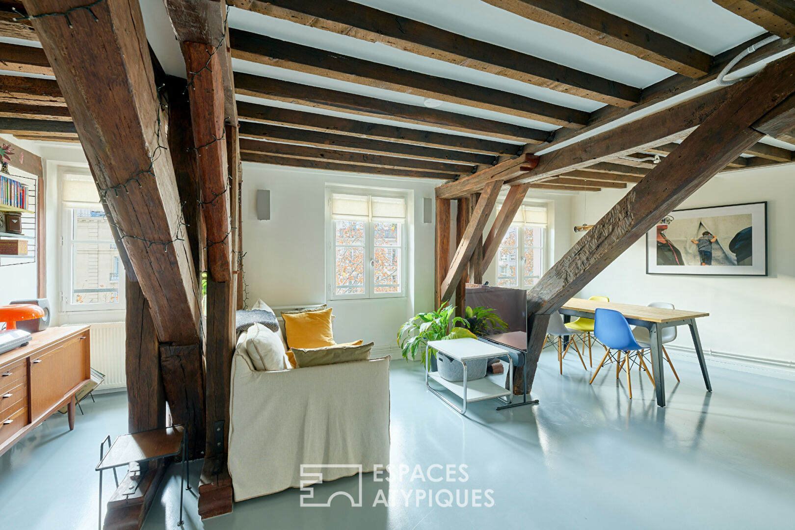 Appartement d’angle multi-exposé proche du Marché de l’Olive