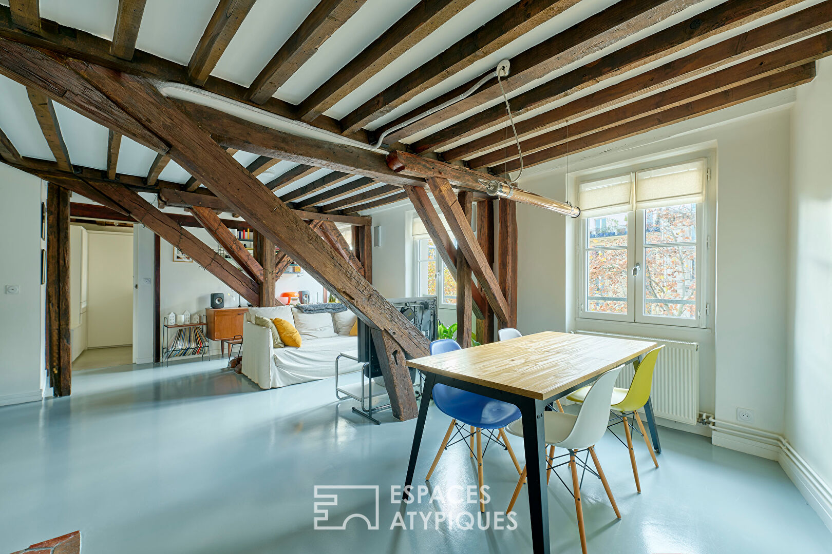 Appartement d’angle multi-exposé proche du Marché de l’Olive