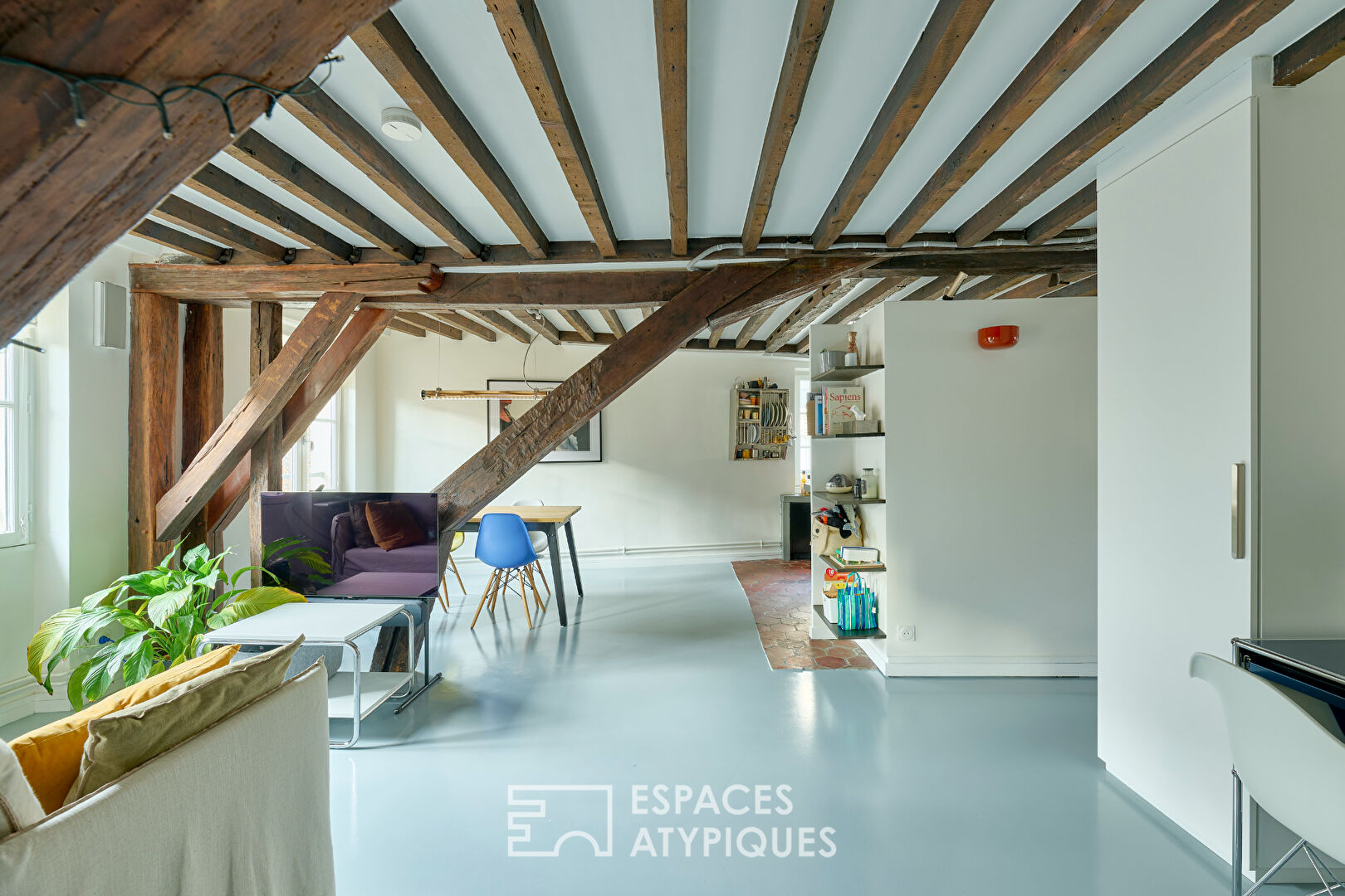 Appartement d’angle multi-exposé proche du Marché de l’Olive