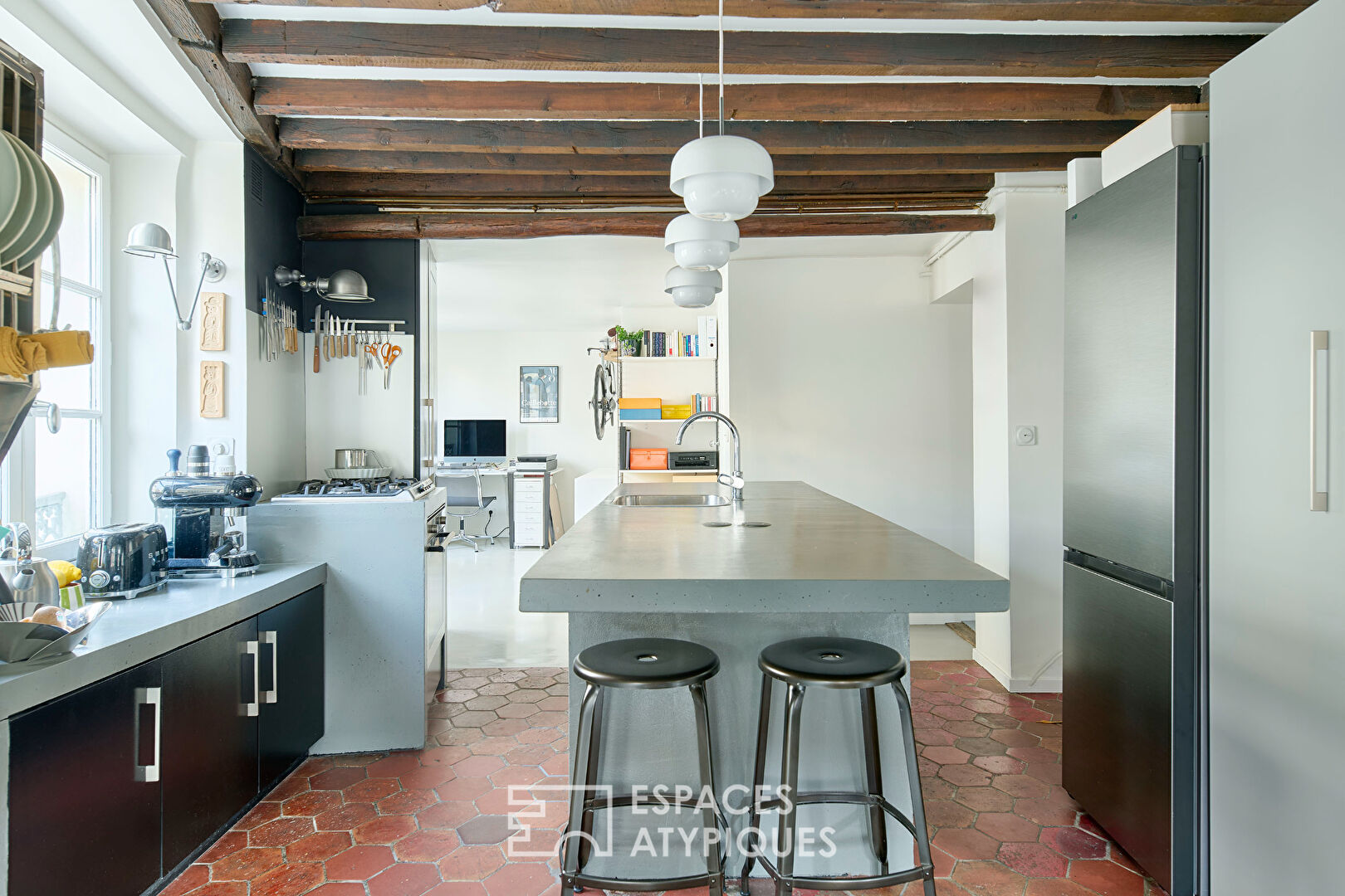 Appartement d’angle multi-exposé proche du Marché de l’Olive