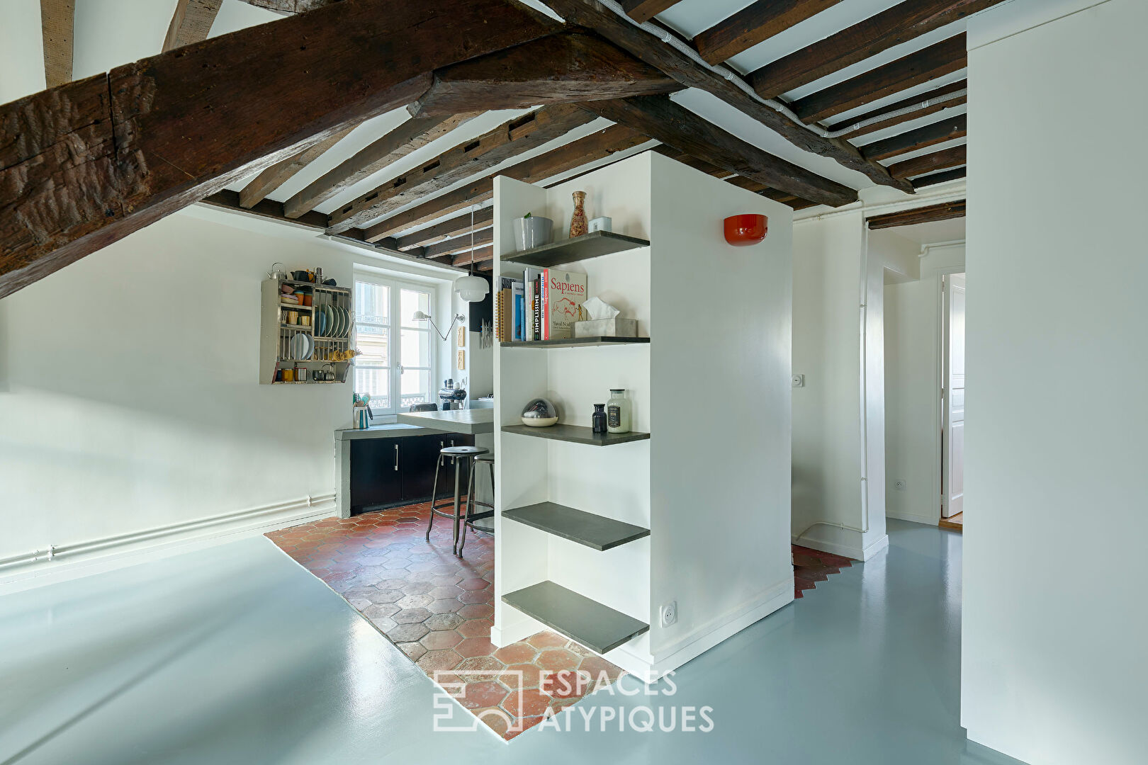 Appartement d’angle multi-exposé proche du Marché de l’Olive