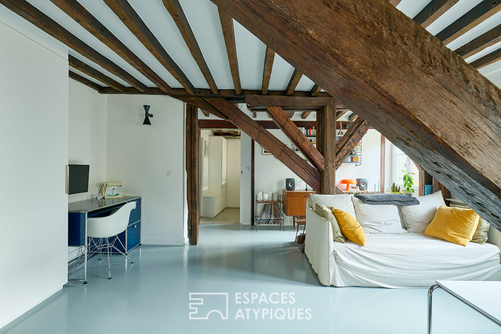 Appartement d’angle multi-exposé proche du Marché de l’Olive