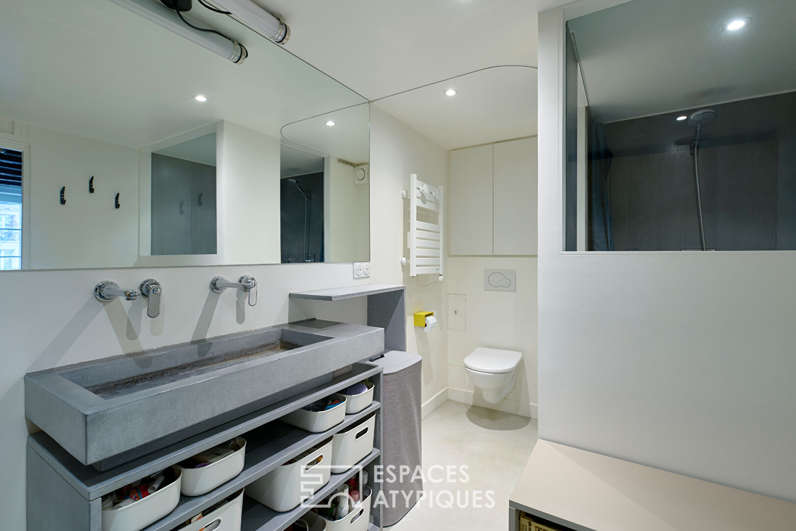 Appartement d’angle multi-exposé proche du Marché de l’Olive