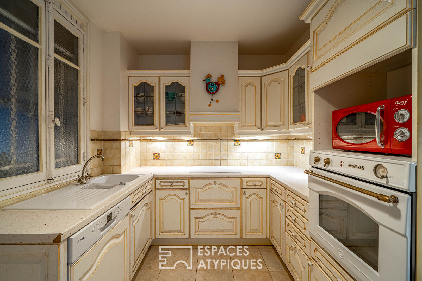 Art Deco duplex on the edge of the Bois de Boulogne and the Jardin du Ranelagh