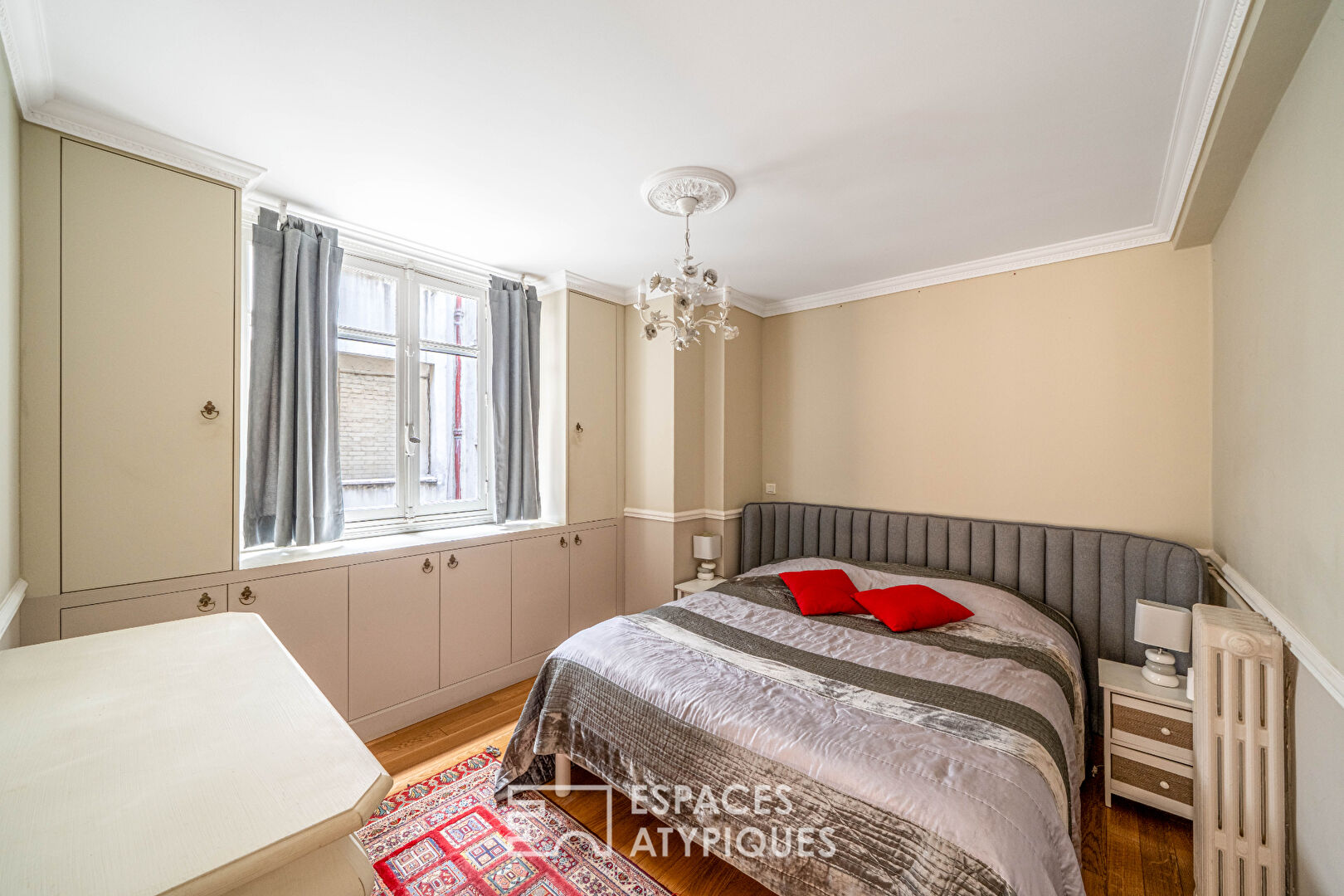 Art Deco duplex on the edge of the Bois de Boulogne and the Jardin du Ranelagh