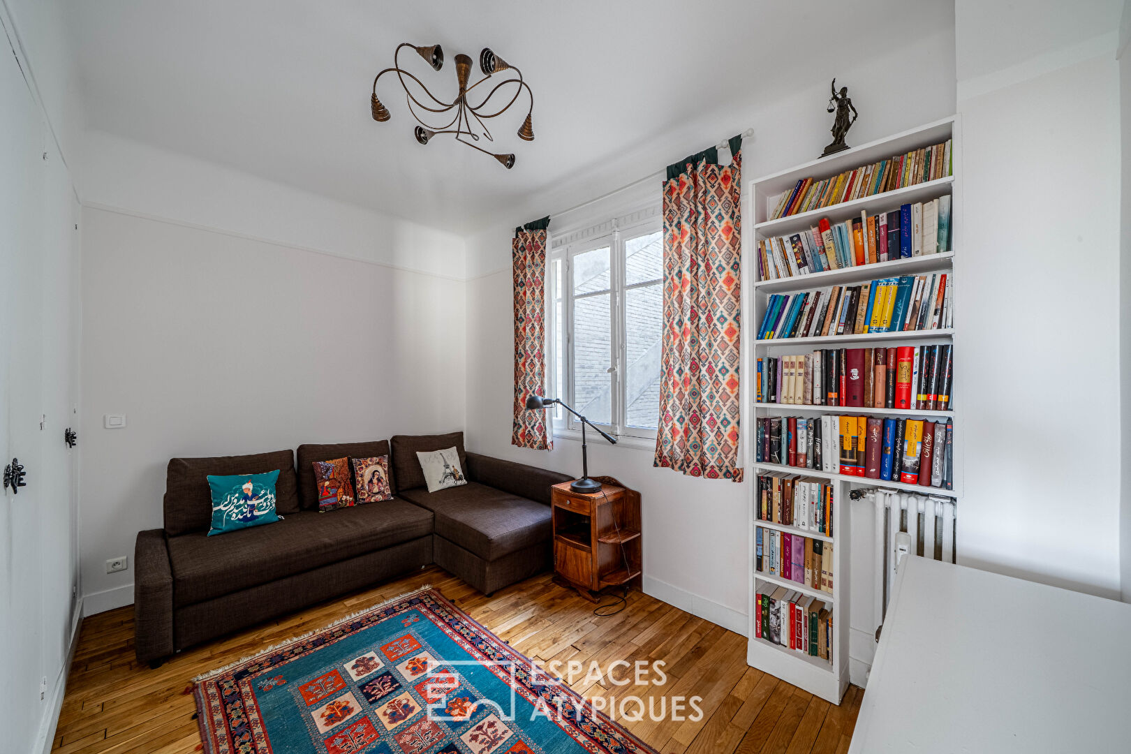 Art Deco duplex on the edge of the Bois de Boulogne and the Jardin du Ranelagh