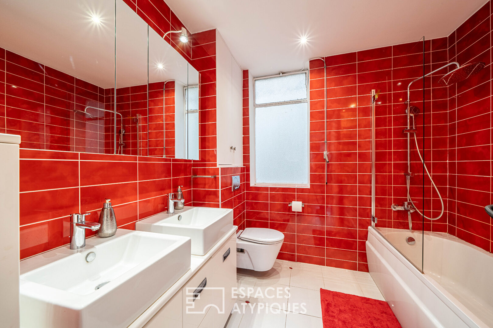 Art Deco duplex on the edge of the Bois de Boulogne and the Jardin du Ranelagh