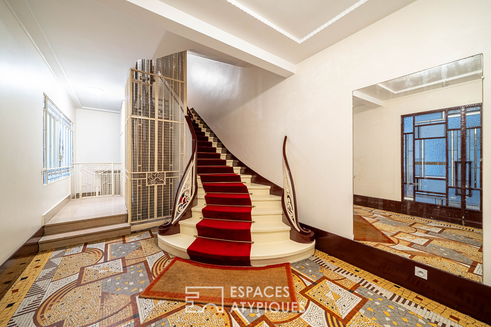 Art Deco duplex on the edge of the Bois de Boulogne and the Jardin du Ranelagh