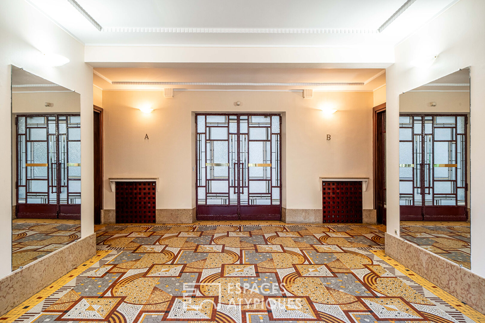 Art Deco duplex on the edge of the Bois de Boulogne and the Jardin du Ranelagh