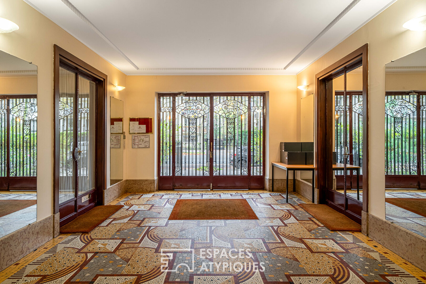 Art Deco duplex on the edge of the Bois de Boulogne and the Jardin du Ranelagh